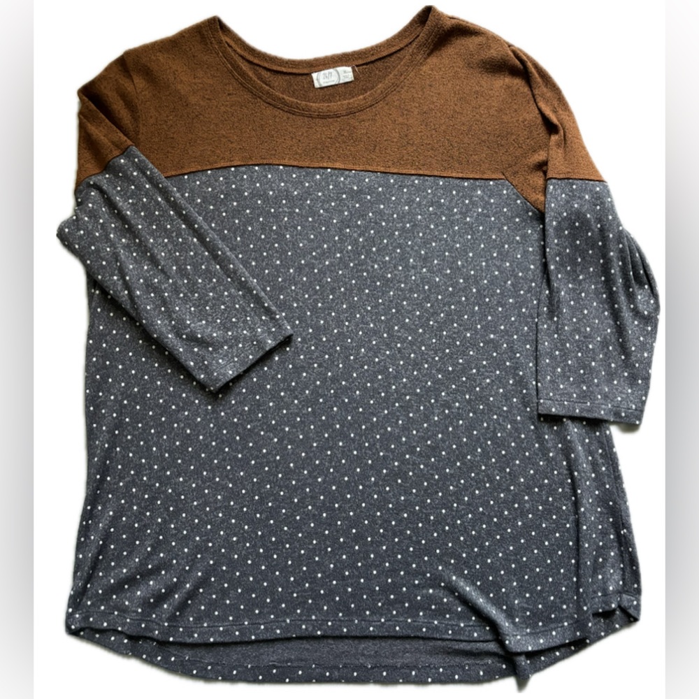 Maurice’s 24/7 3/4 length top. Brown and grey polkadot. Size XL